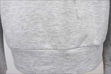 活力與優雅的融合 淺灰彈性織帶運動長裙外套穿搭指南